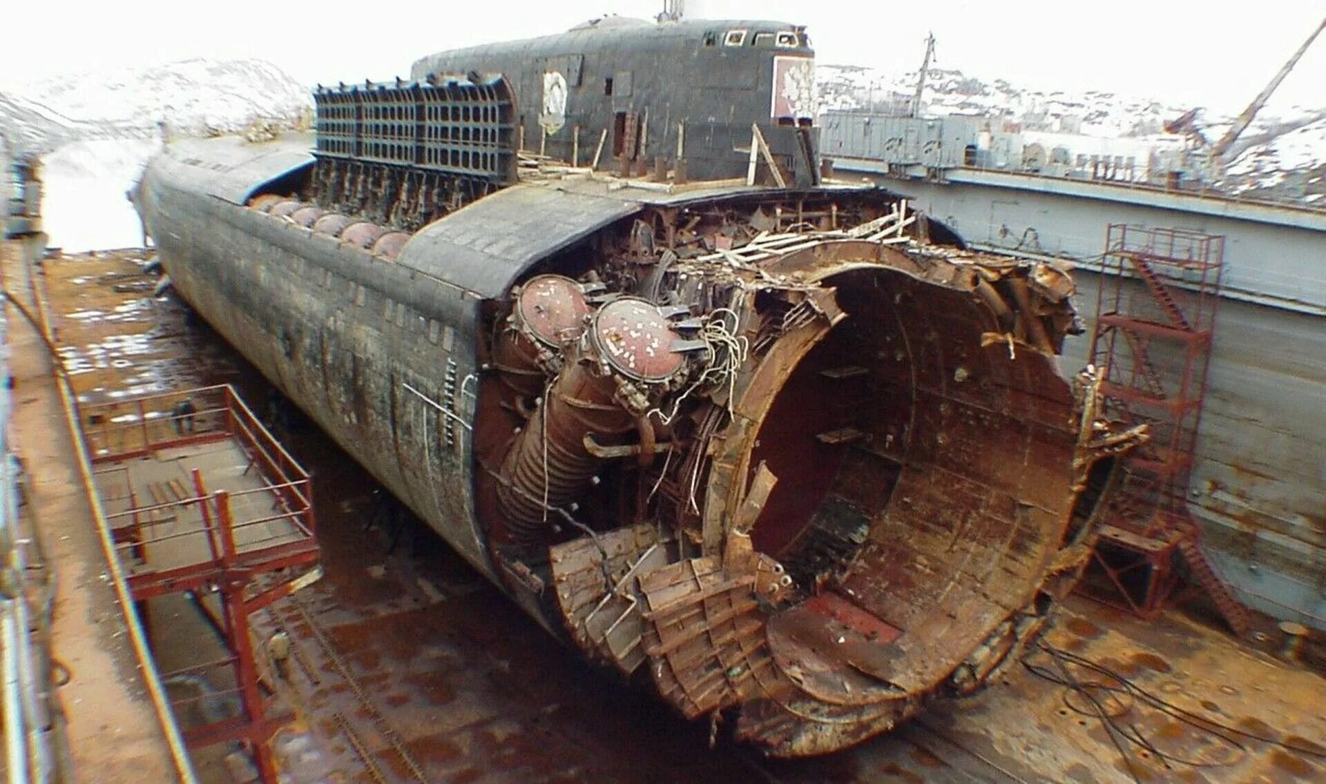 К-141 «Курск». Гибель атомной подводной лодки Курск 12 августа 2000 года. Атомная подводная лодка Курск. 2000 Год лодка Курск. Подводная лодка сколько погибло