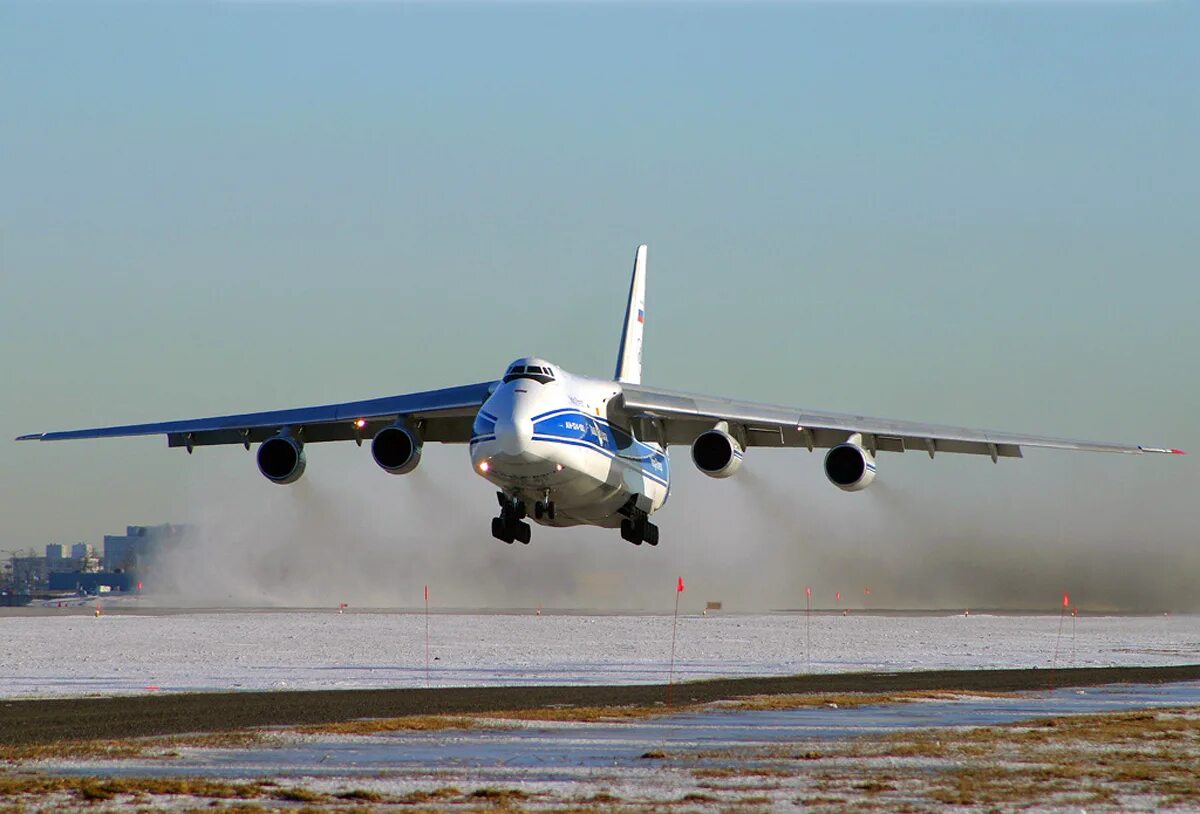 Первый грузовой самолет. АН-124 шасси. АН-124-100 ВД.