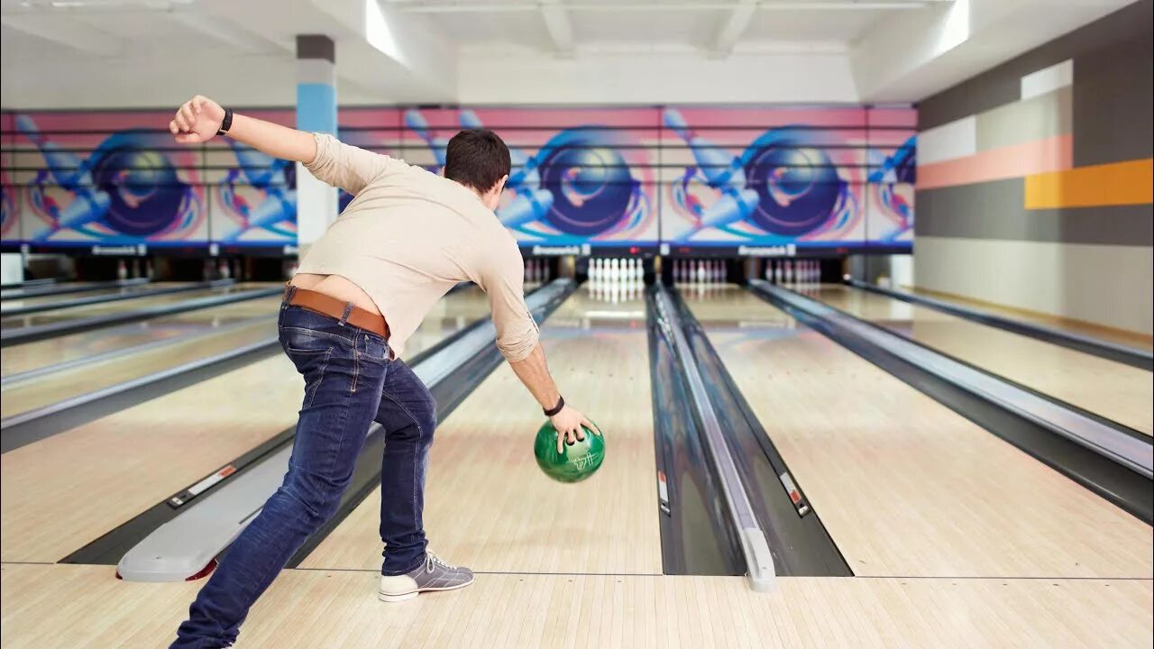 Игра в боулинг в Новокузнецке. Боулинг центр Bouling1