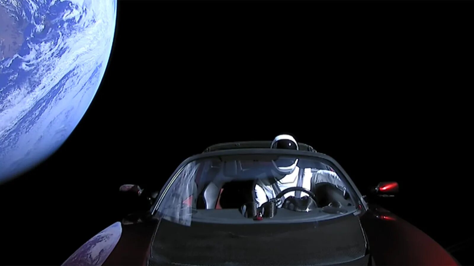 Запустил в космос автомобиль. Старман spacex. Tesla roadster в космосе. Илон маск тесла в космосе. Запустил в космос автомобиль.