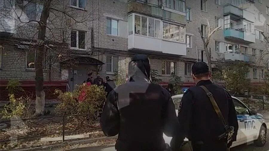 девочку выкинули из окна