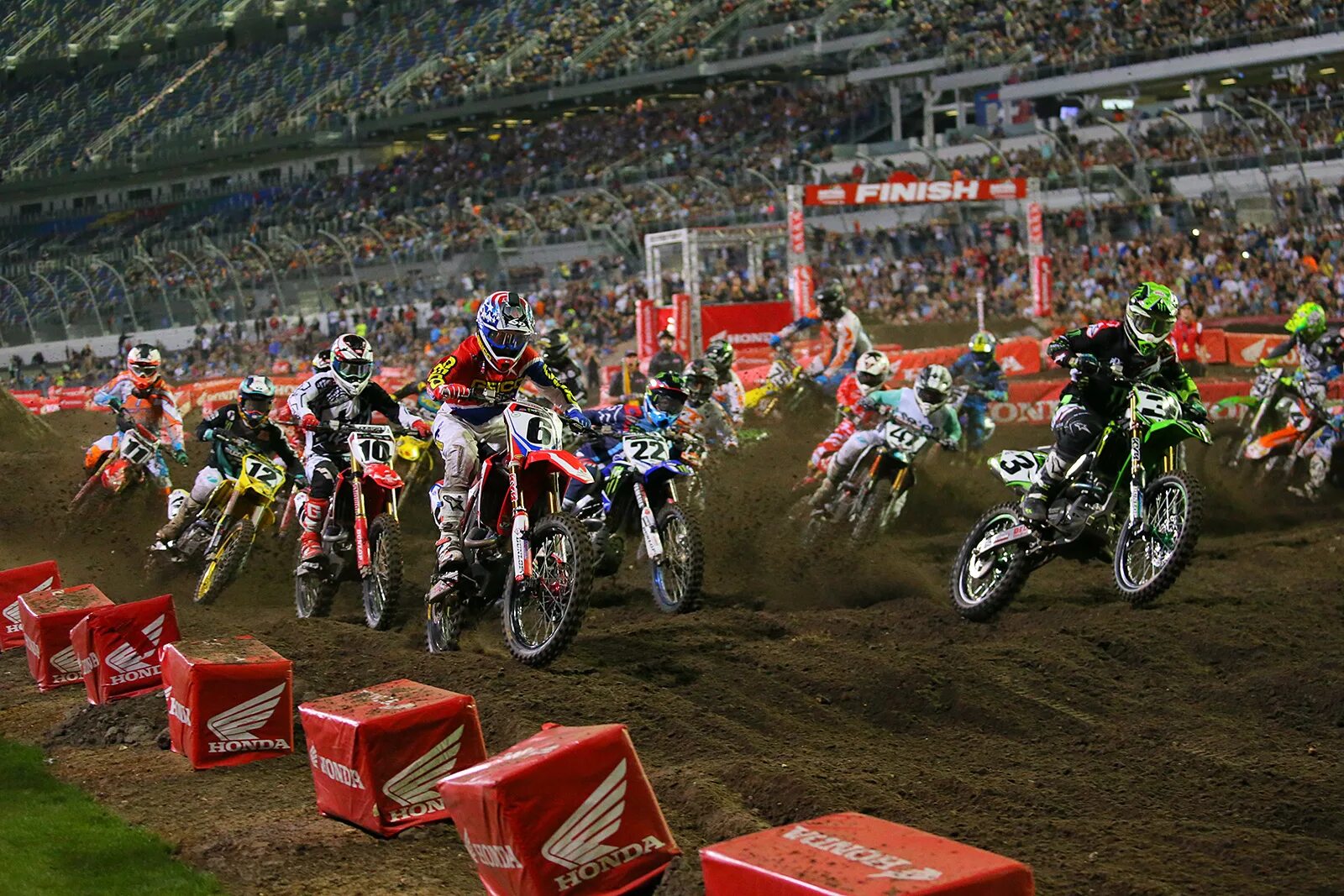 Мотоциклетный спорт россии. Суперкросс соревнования. Трасса мотокросс Суперкросс. Cambridge University мотокросс. Мотокросс соревнования.