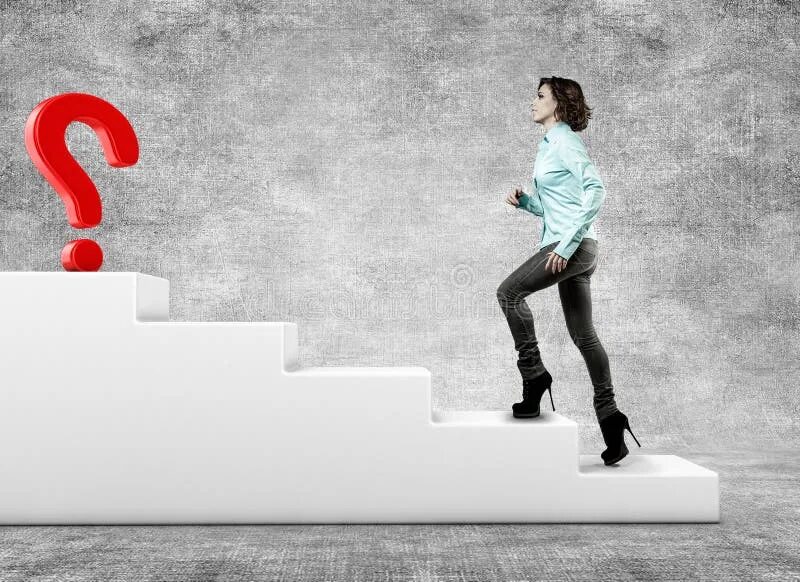 первый на пьедестале. белый человечек на пьедестале. женщина на пьедестале красивая. пьедестал успеха. группа людей на пьедестале.