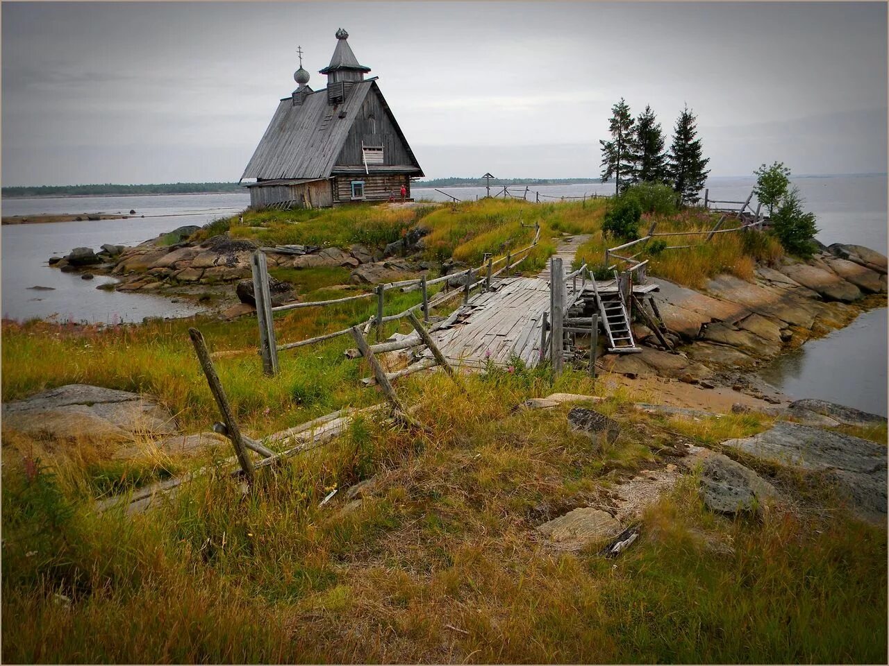 Кемь. Белое море Карелия. Кемь белое море. Кемь белое море Церковь. Город Кемь Россия.