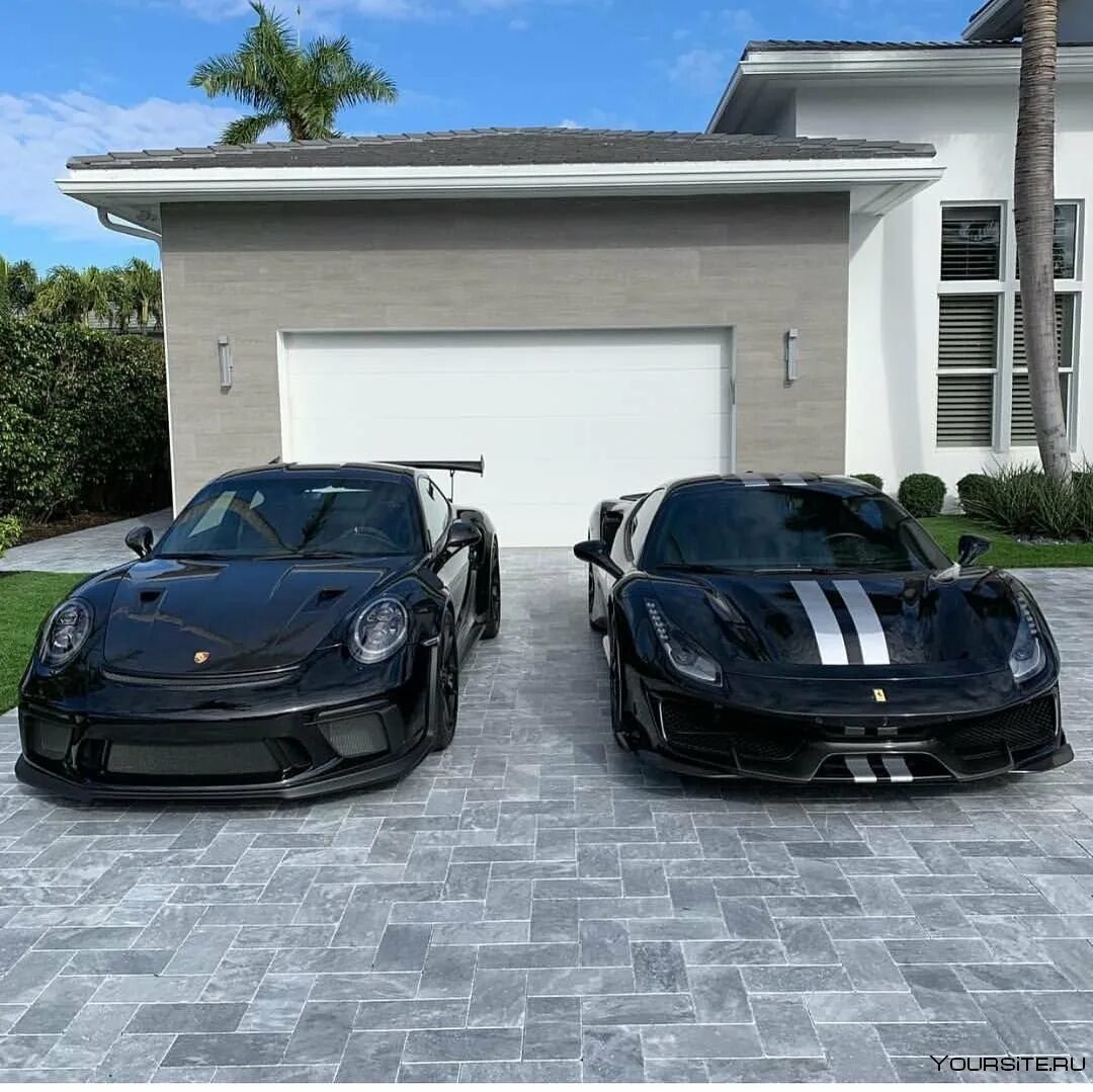 Две машины. Nissan gt-r r35 2012. Audi r8 japan. Dodge challenger чарджер. Bmw m3 e92 кар паркинг.