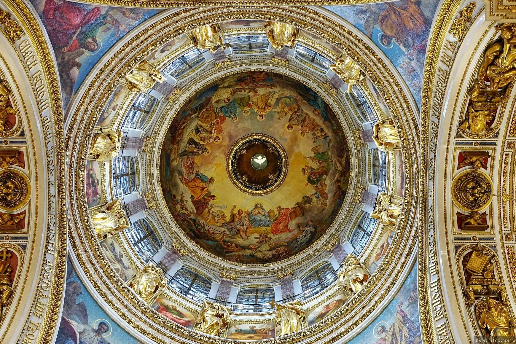 Режим работы исаакиевского собора в санкт петербурге. Убранство исаакиевского собора. Внутреннее убранство исаакиевского собора в санкт-петербурге. Исакиевский собор колонада. Исаакиевский собор режим.