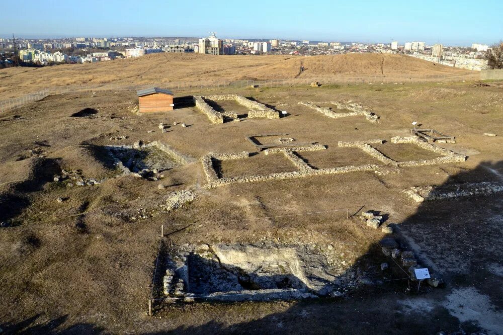 Где располагалась столица скифского царства неаполь скифский. Неаполь Скифский Симферополь. Музей Неаполь Скифский Симферополь. Скифский царь Неаполь Симферополь. Древний город Неаполь Скифский (Симферополь).