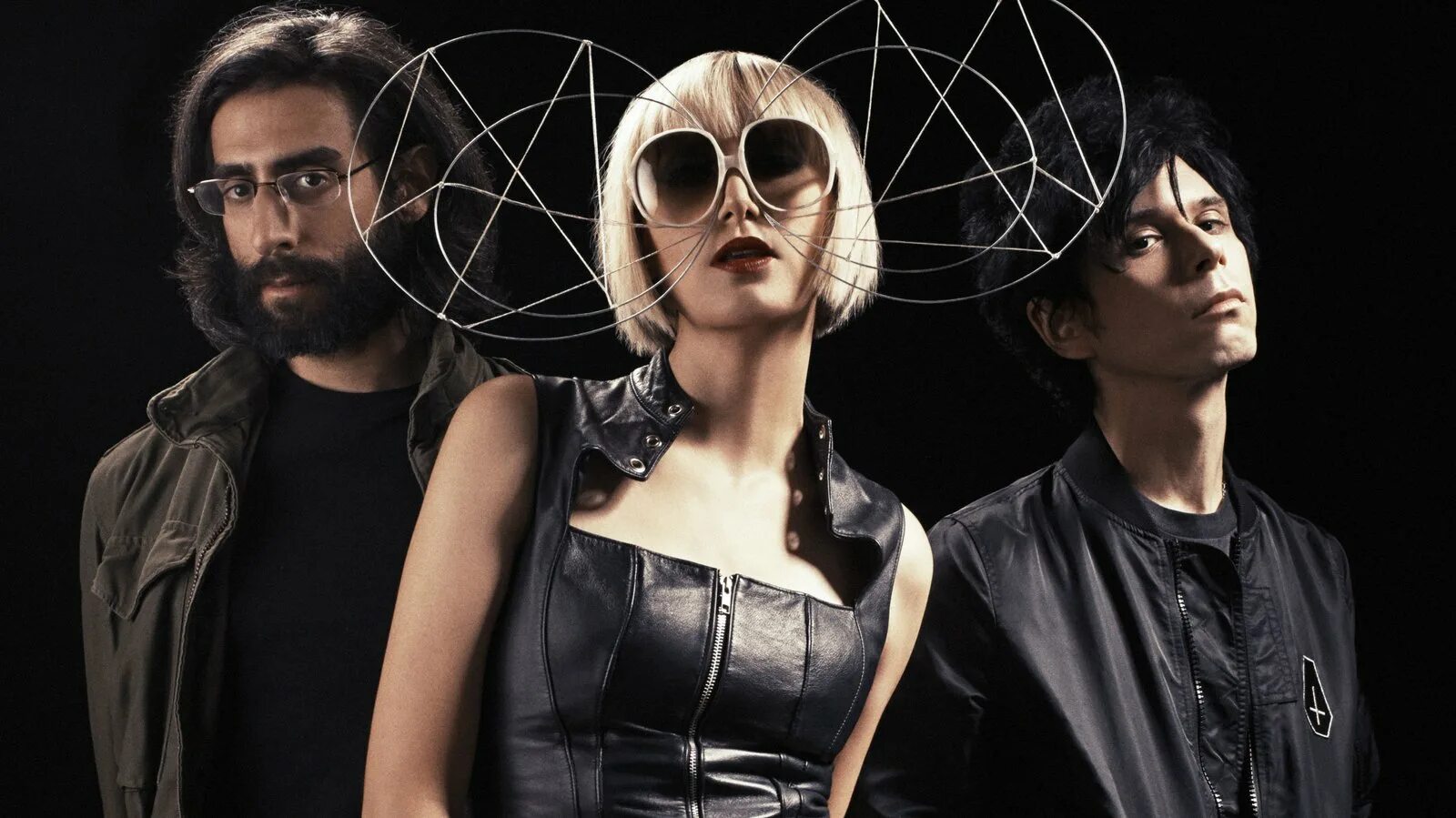 Yeah yeah yeah. Yeah yeah yeahs обложка. Yeah yeah yeahs "mosquito". He yeah yeah yeah. Yeah yeah yeahs концерты.