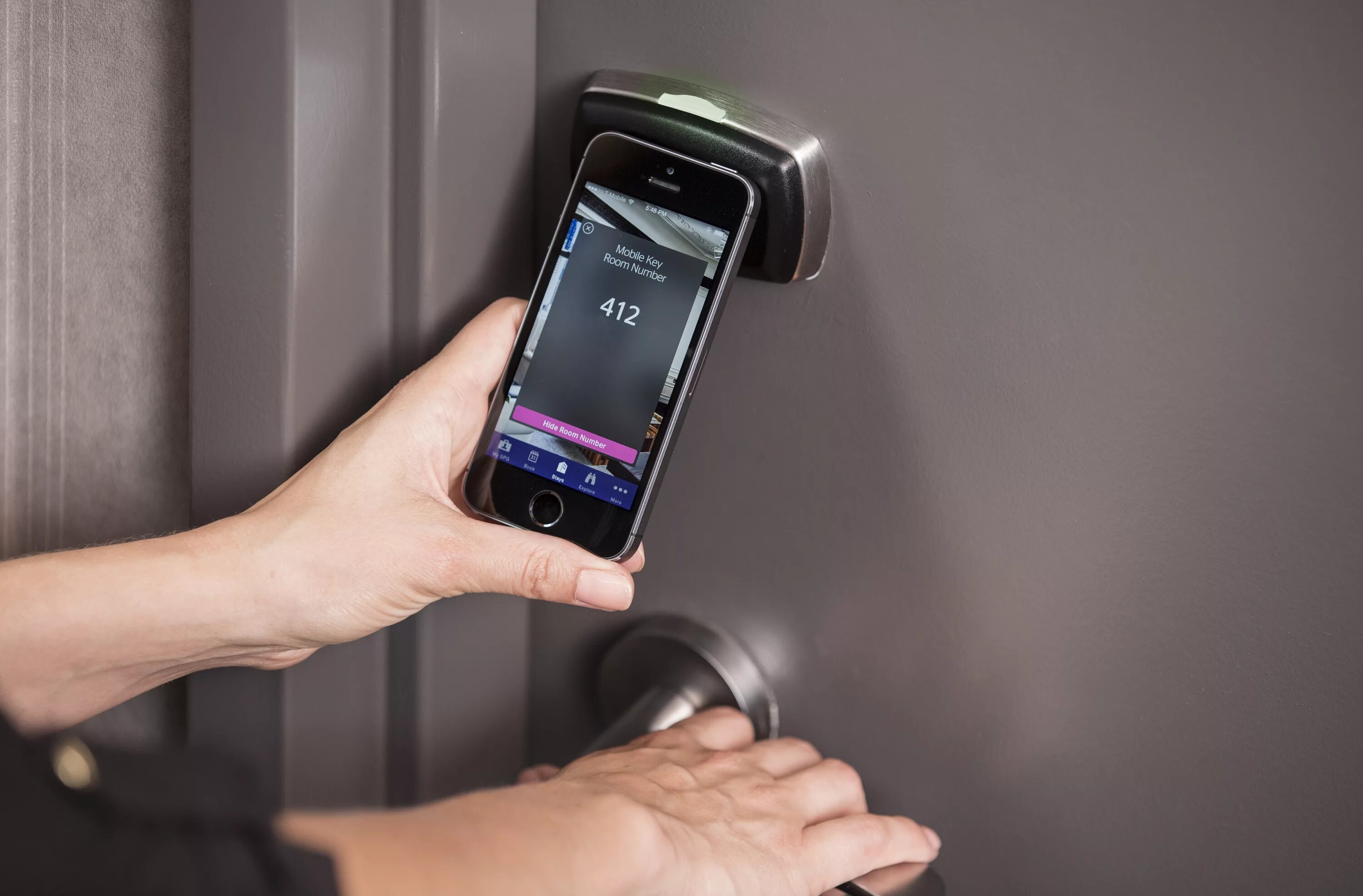 SPG Keyless. Мобильный ключ в гостинице. Ключ для смартфона. Инновации в гостинице. Использование нового телефона