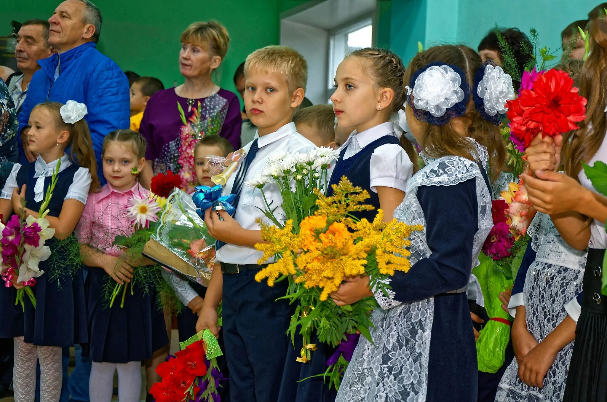 Игры первое сентября. Школьный праздник 1 сентября. образ первоклассницы. 1 сентября деревня. первое сентября деревенская школа.