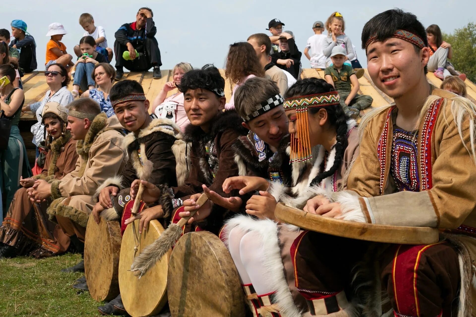 Народы севера ханты коренные малочисленные хмао. Ассоциация коренных малочисленных народов севера. Коренные малочисленные народы севера. Магадан коренные народы. Программа коренных малочисленных народов.