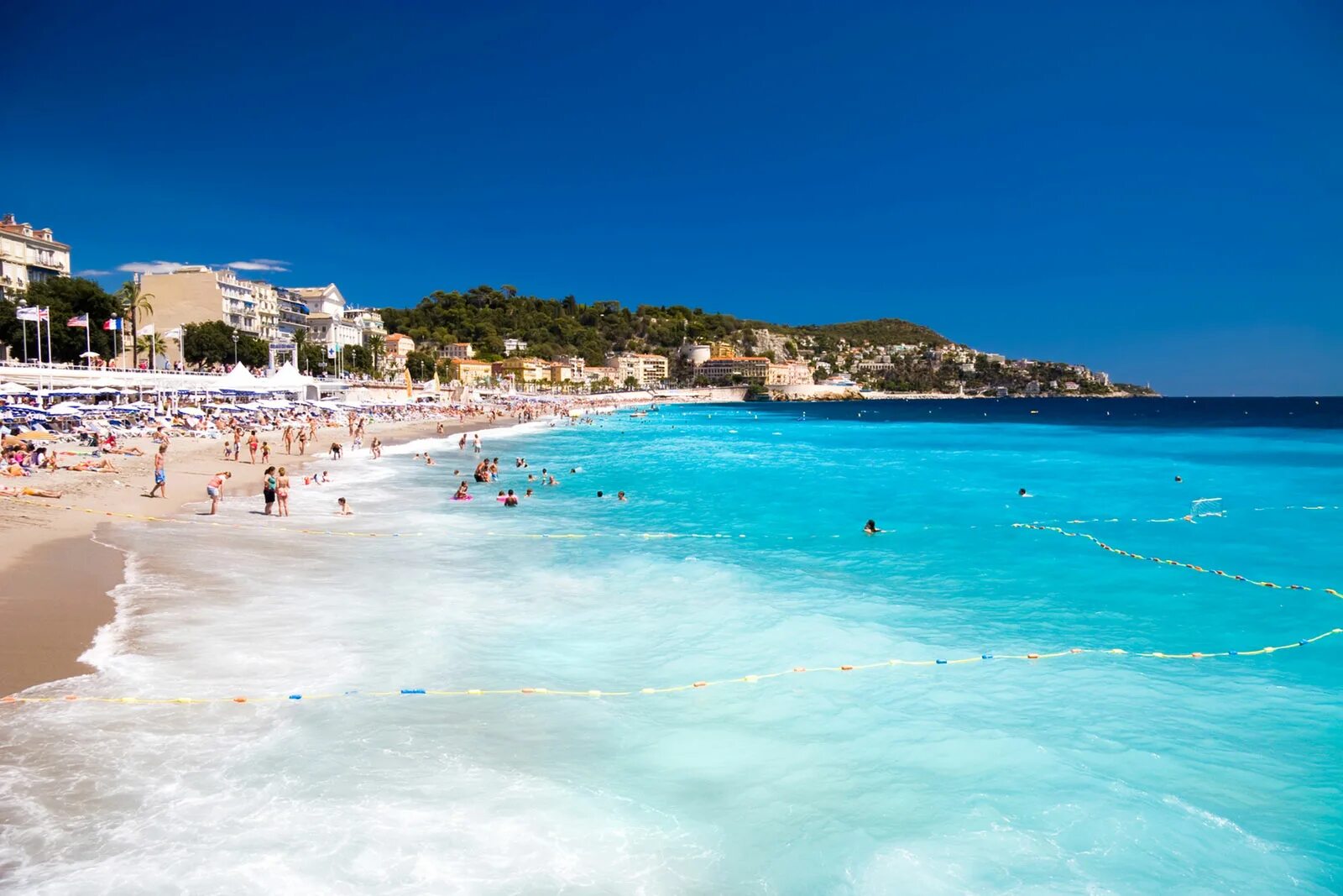 Nice beach. Лазурный берег Франции Ницца. Ницца Лазурный берег пляж. Ривьера Франция. Ницца французская Ривьера.