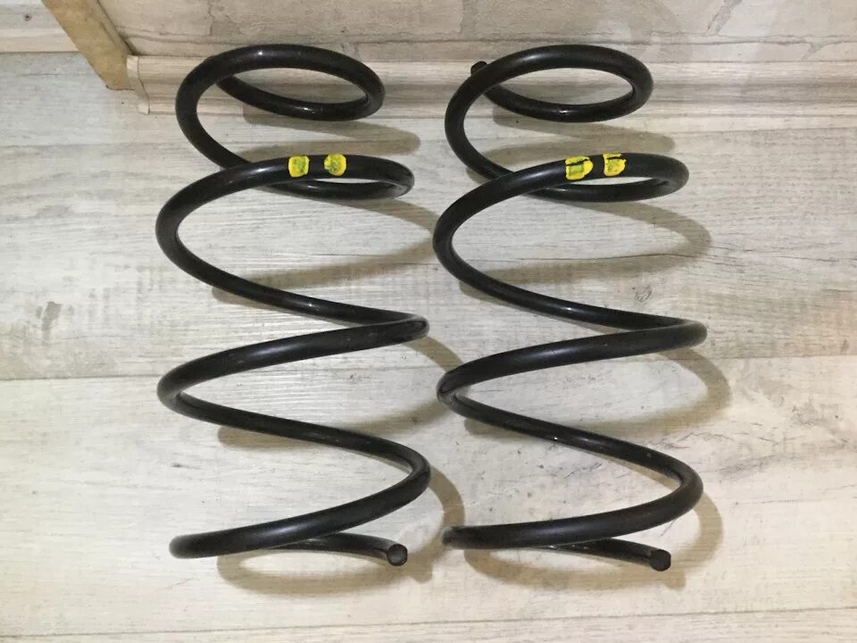 передняя пружина рав 4. манжет пружины пружину тойота тундра. пружины toyota highlander 2003 года-. пружин на rav4 2 пакалени. пружина рав 4 2013.