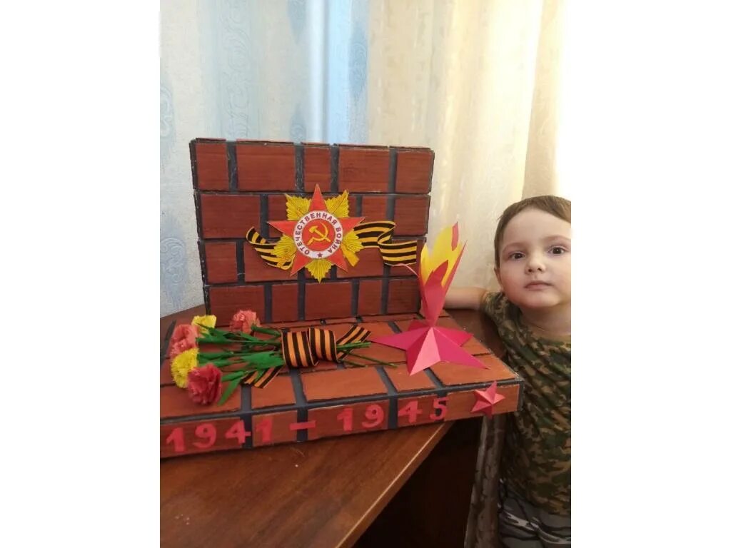 Поделки помним гордимся. Поделки помним гордимся
