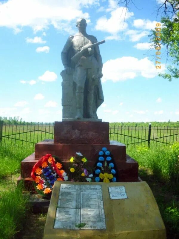 курская обл дмитриевский р н. курская обл дмитриевский р н. романовка дмитриевский район курской области. храм с. крестовоздвиженский храм село рогозна дмитриевский район.