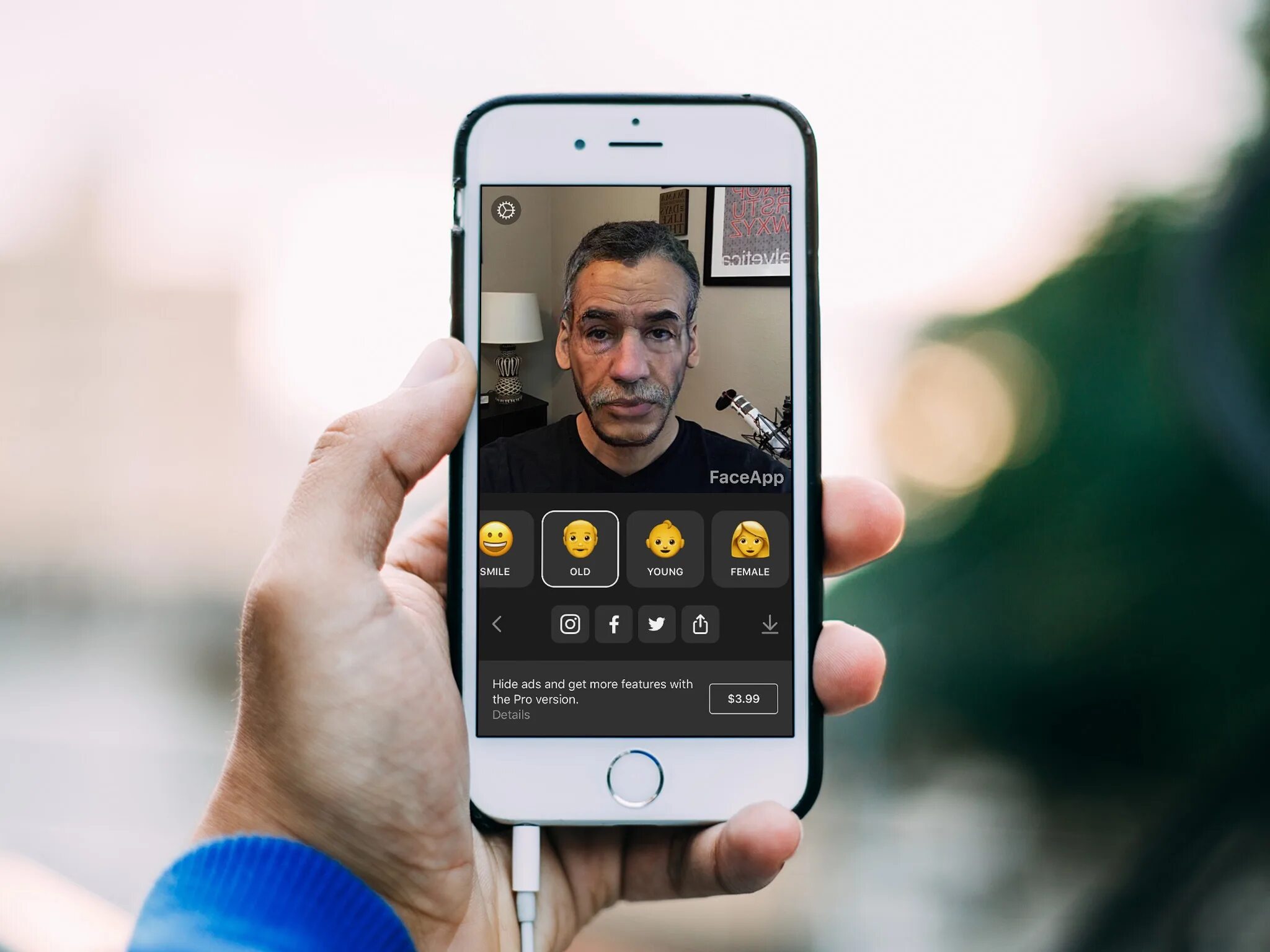 Face up приложение. Faceapp. приложение faceapp. улыбка faceapp. faceapp на айфон.