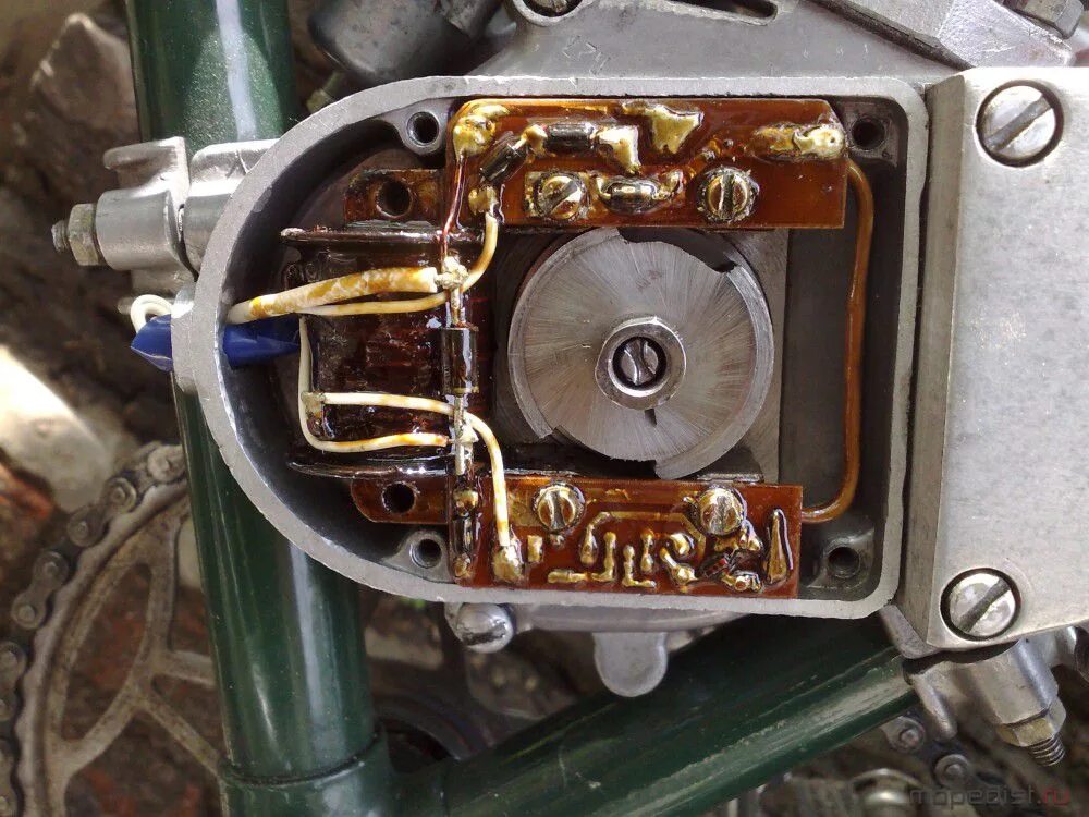 Двигатель д 6. Электронное зажигание веломотор д6. Катушка зажигания веломотор f50/f80. Ф50 двигатель зажигание. Катушка зажигания мотор д-6.