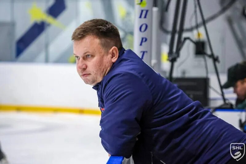 Тренер глаз. Robert bouchard. Тренер сити фк. Дмитрий петрусь дмитров. Тренер глаз.