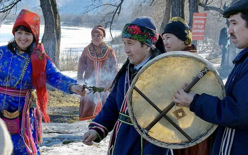 Национальный костюм шорцев в кузбассе. Национальная одежда шорцев кузбасса. Шорский фольклор. Шорцы коренные жители кузбасса. Шорский фольклор.