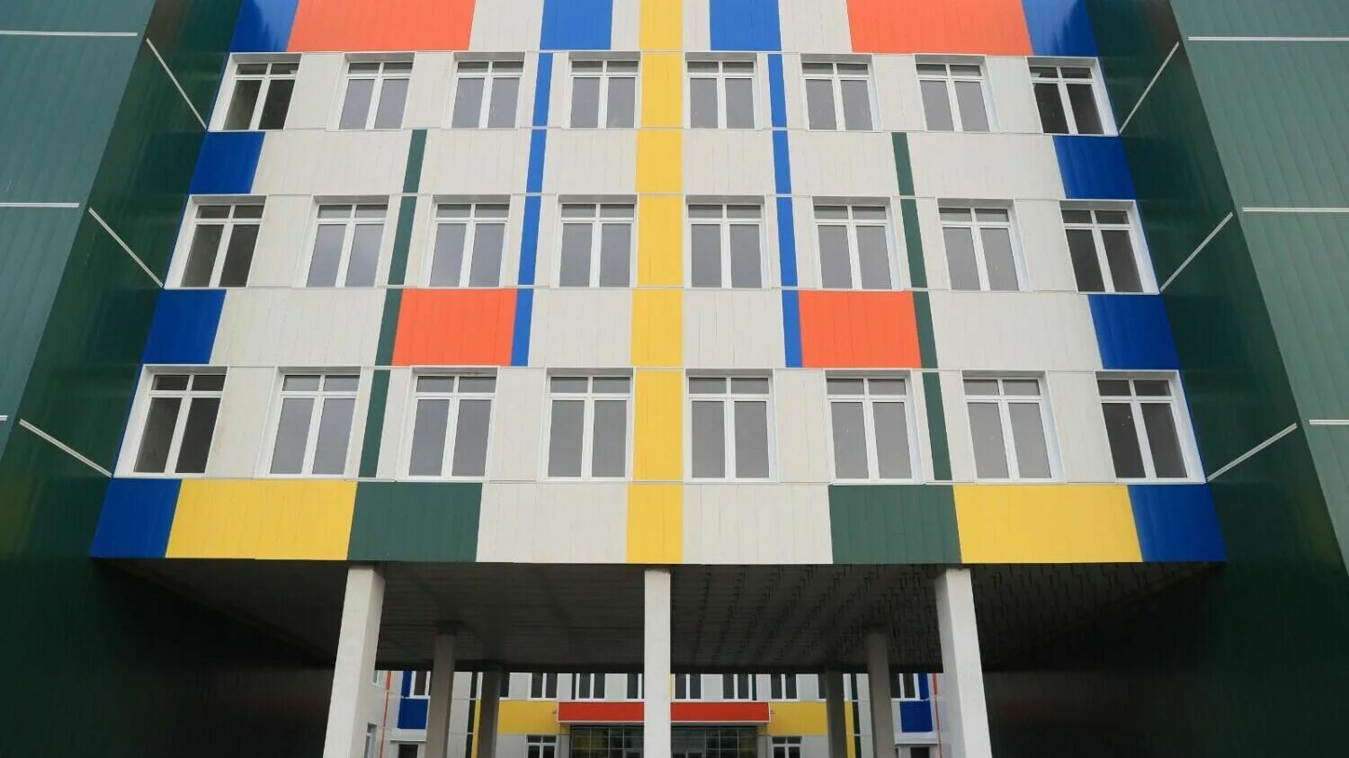 Новая школа в ворошиловском районе волгоград. 117 школа волгоград красноармейский район. Новая школа в волгограде 123. Школа 117 волгоград красноармейский. Новая школа в волгограде.