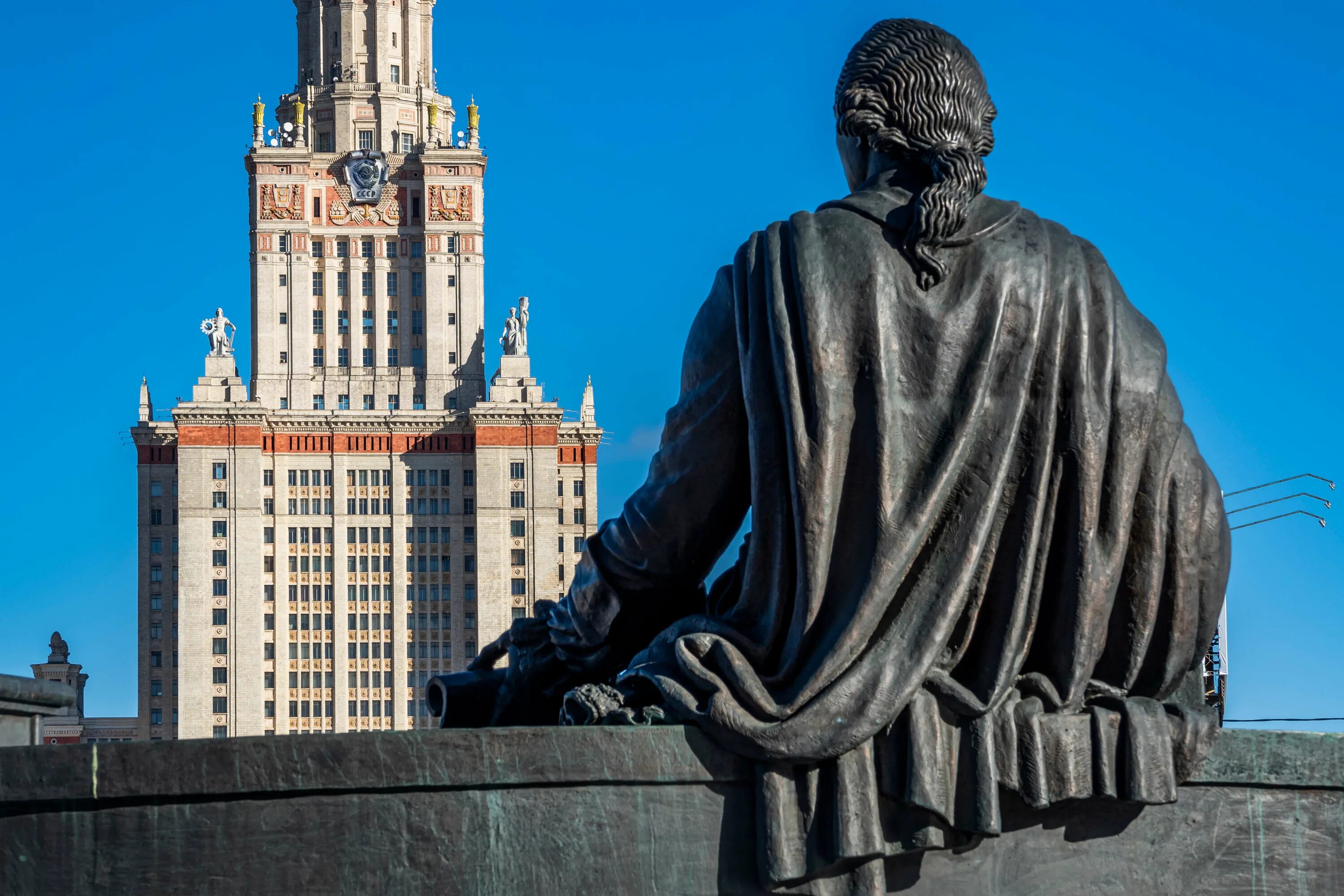 Мгу родителям. Московский государственный университет имени м.в. Ломоносова. Памятник Ломоносову МГУ. Ломоносов университет в Москве. Тепляков МГУ.