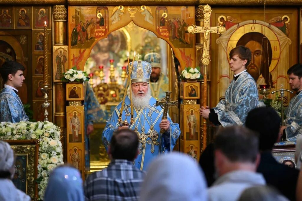 Служба в церкви на казанскую божью матерь. Храм казанской иконы божией матери в пучкове. проповеди в храме иконы казанской божьей матери в котельниках. служба в храме казанской божьей матери в саранске в 2011г. храм в казани с иконой казанской божьей матери служба.