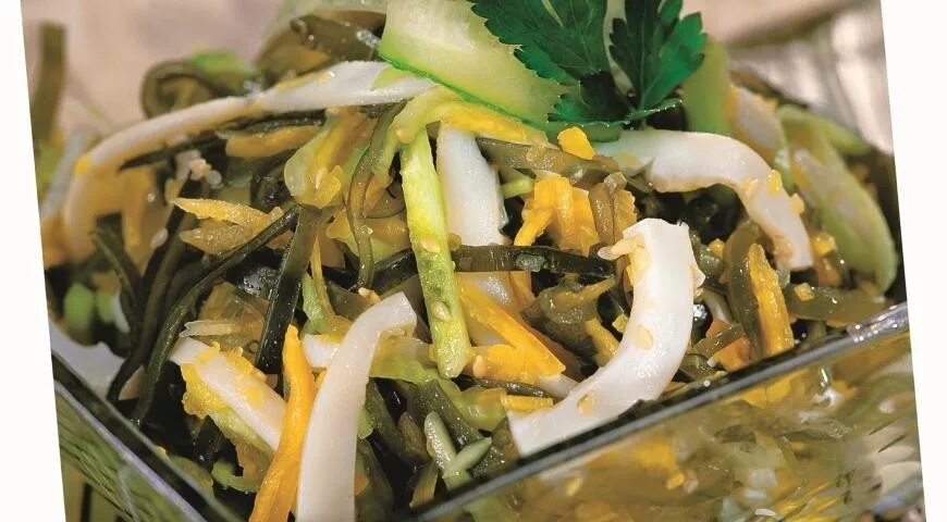 Салат из морской капусты и огурца свежего