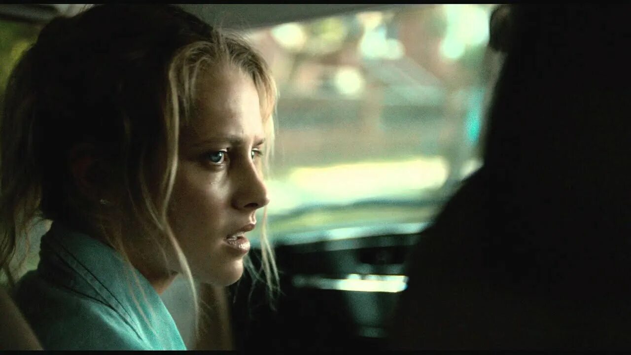 Глупая девочка просто хочет счастья. Teresa Palmer gif. Teresa Palmer воздушный поцелуй.