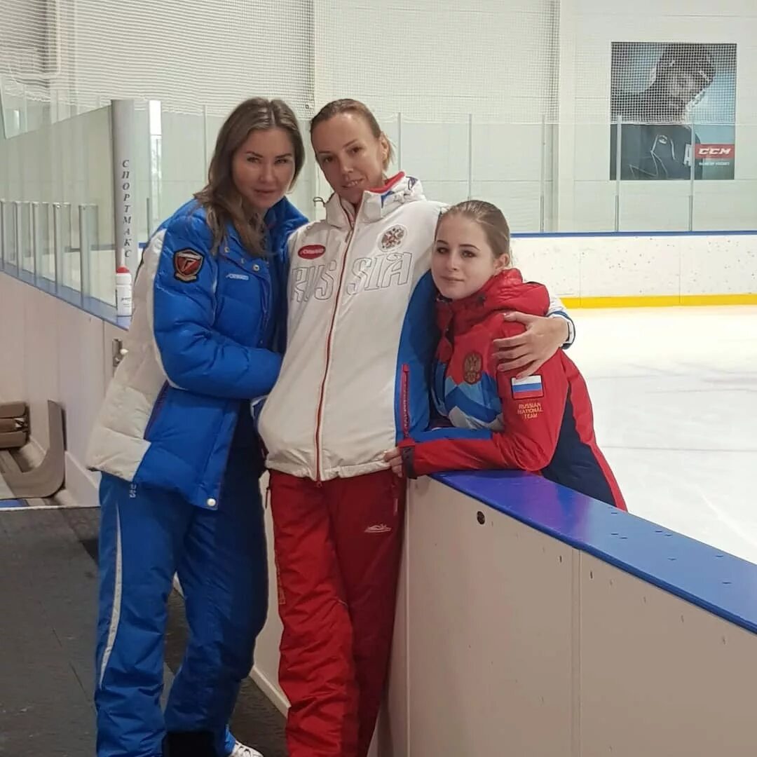 Самбо 70 отделение хрустальный. Братислава 2018 анна щербакова. Булычева самбо 70. Анна тарусина. Дарья сарымсакова фигурное.