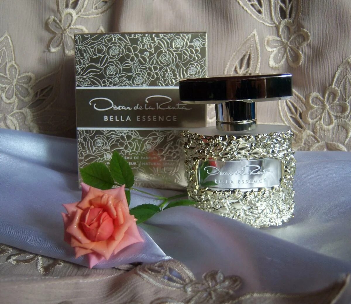 Парфюм Oscar de la Renta Bella Essence. Bella Essence Oscar de la Renta для женщин.