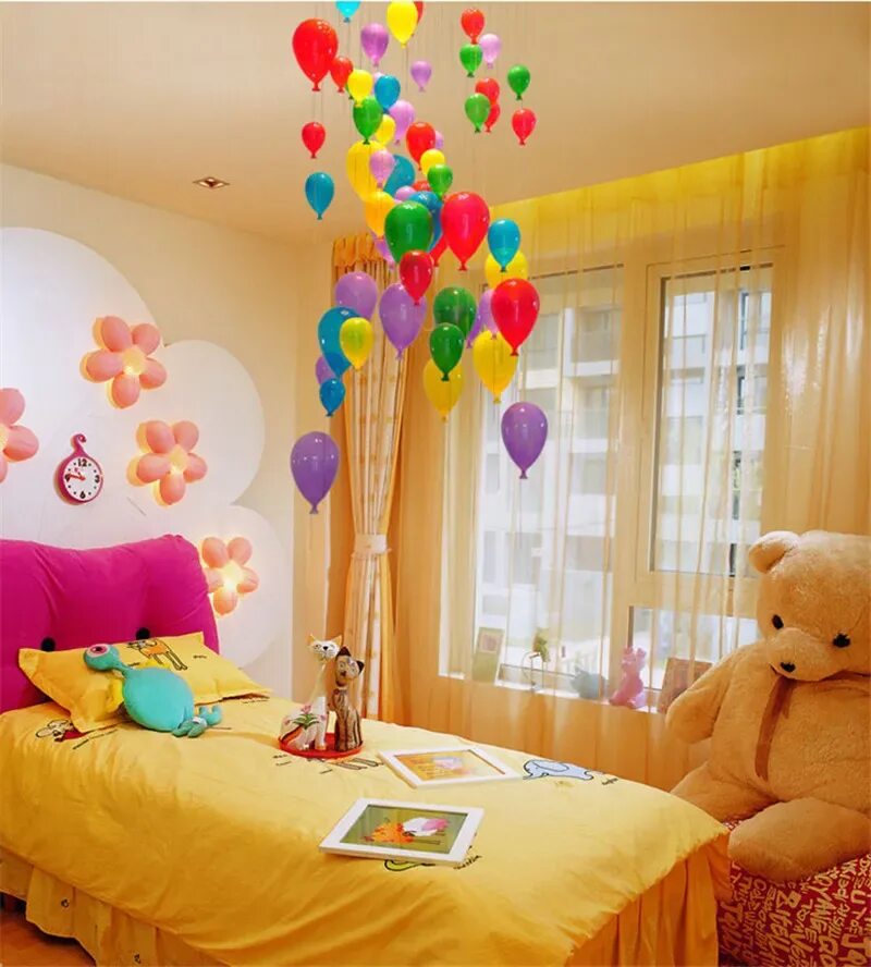Комната с шарами. Украшения для комнаты. Украшение комнаты шарами. Украсить комнату шариками. Воздушные шары в комнате.