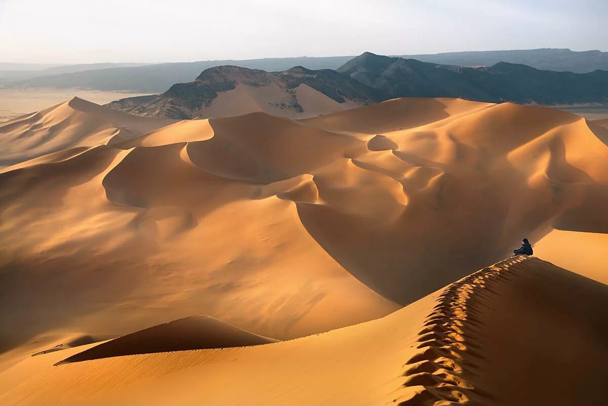 На каком материке крупнейшая пустыня. Пустыня сахара Северная Африка. Пустыня Такла Макан. Мираж в пустыне сахара. Марокко дюны.