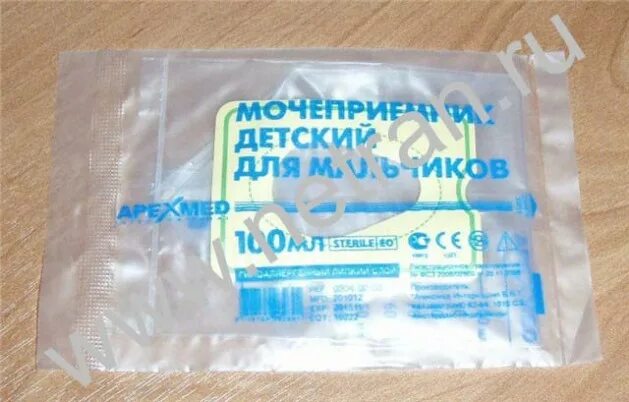 Мочеприемник детский 100мл. Сбор мочи у новорожденных девочек в мочеприемник. Емкость для сбора мочи у новорожденных мальчиков. Детский мочеприемник для новорожденных. Мочеприемник для анализов.