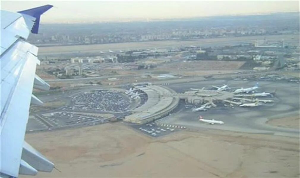Аэропорт каира прилет. Египет Каир аэропорт. ВПП аэропорт Каира. Аэропорт Каир 2006. Аэропорт Каира 2023.