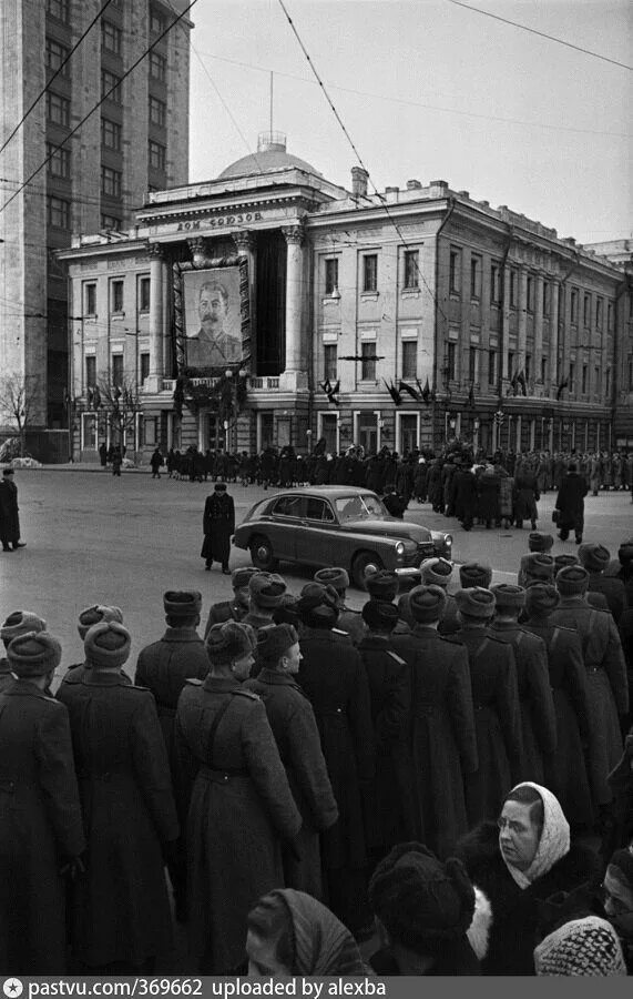 Похороны Сталина 1953. 1953 Москва похороны Сталина. Похороны Сталина колонный зал. Сталин Иосиф Виссарионович похороны Сталина. Сколько было на похоронах сталина