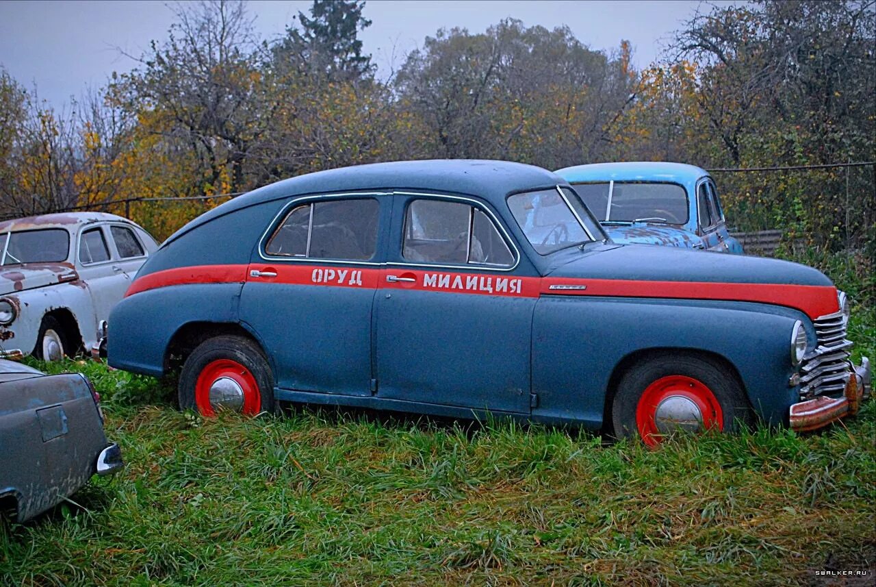 Самые советские машины. Черноусово музей авто-СССР. Черноусово Тульская область музей машин. Москвич 417. Старинные советские автомобили.