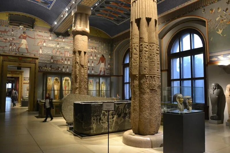 Зал древностей. Лувр египетский зал. лувр зал древнего египта. отдел египетских древностей лувра. лувр древний египет экспонаты.