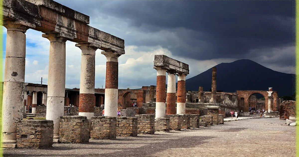 Помпеи италия о вулкане. Античные помпеи италия. Помпеи город в италии сейчас. Помпеи гора. Помпеи.