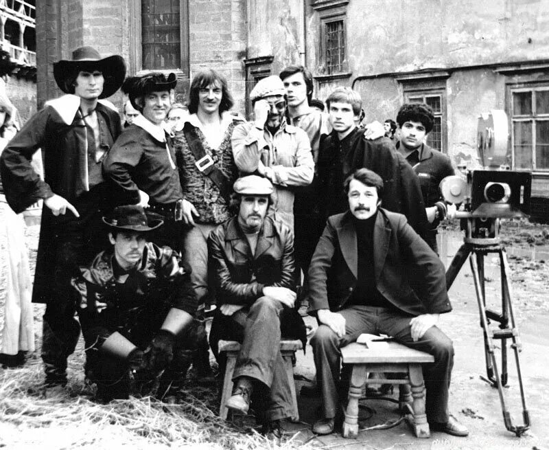 Съемки д артаньян и три мушкетера. Съемки три мушкетера 1979. д&#039;артаньян и три мушкетёра фильм 1978. три мушкетера 1978 съёмки. дарьатьян и три мушкетёра фото съёмки.