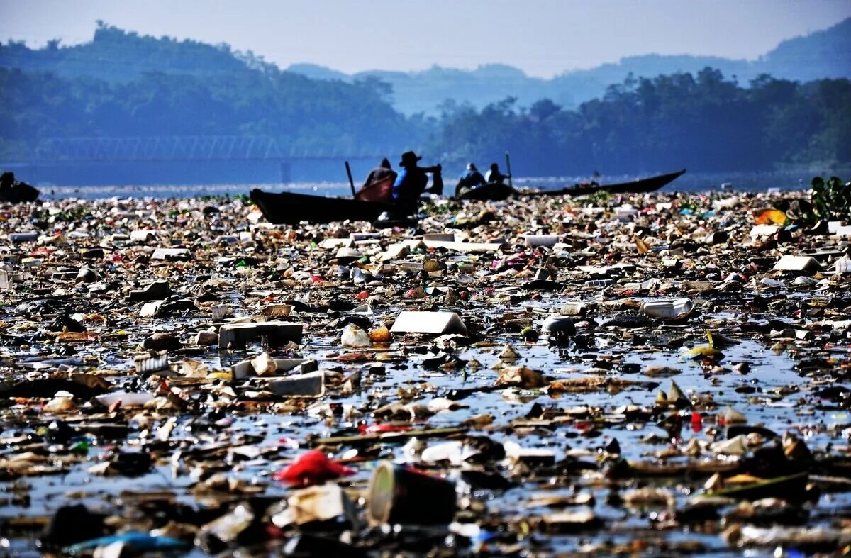 Река Цитарум Индонезия. Долина реки Читарум, Индонезия. Река Читарум в Индонезии. Река Цитарум самая грязная река в мире.