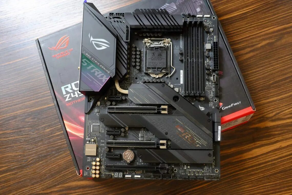 Asus rog e gaming z590. ASUS ROG z490 e Gaming. ASUS ROG Strix z490-e Gaming. ASUS ROG Strix LGA 1200. ASUS ROG z590e SATA.