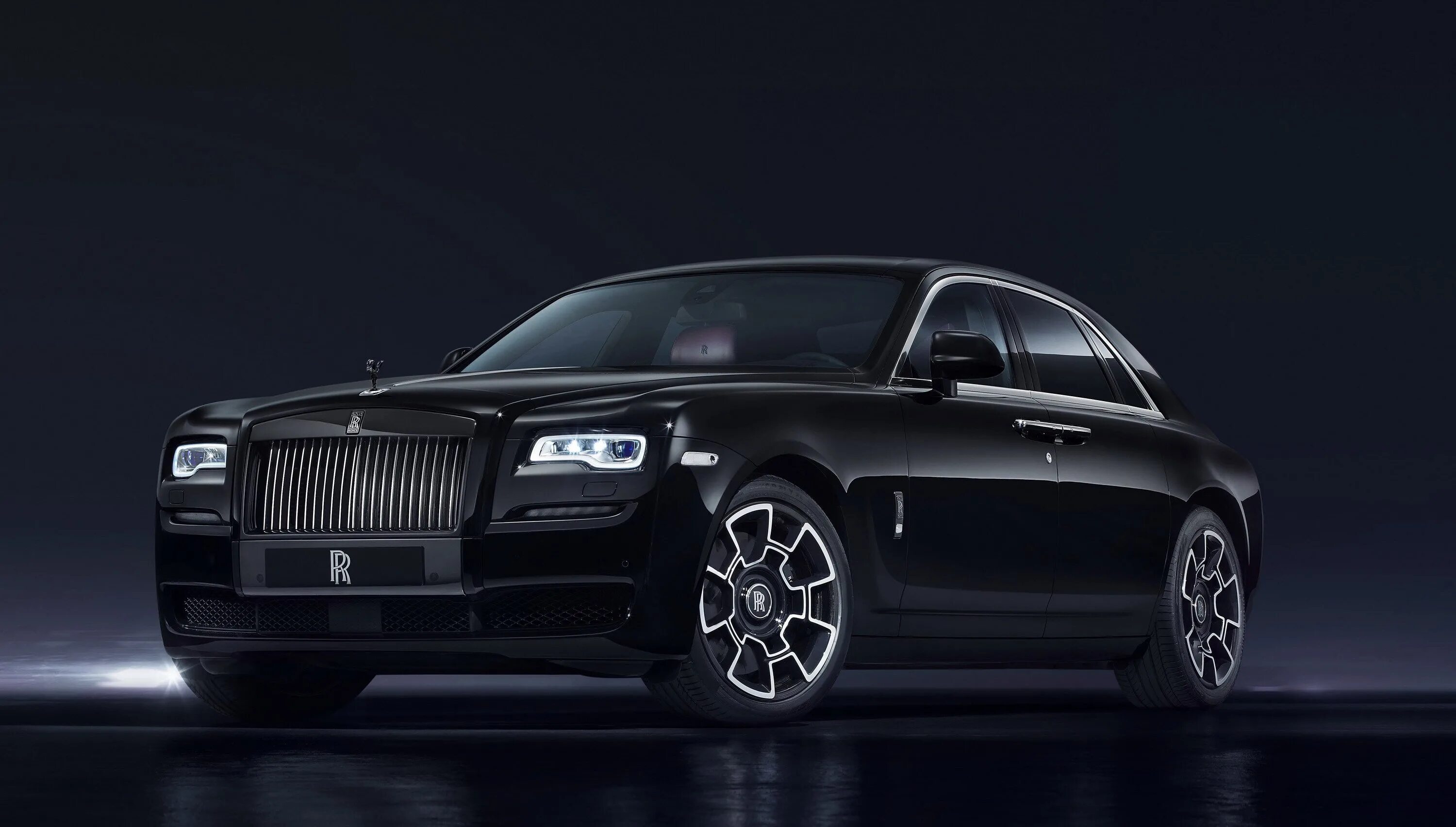 Роллс телефон. Роллс Ройс Ghost Black badge. Rolls Royce Wraith Фантом. Rolls Royce Phantom Black badge. Машина Роллс Ройс Ghost.