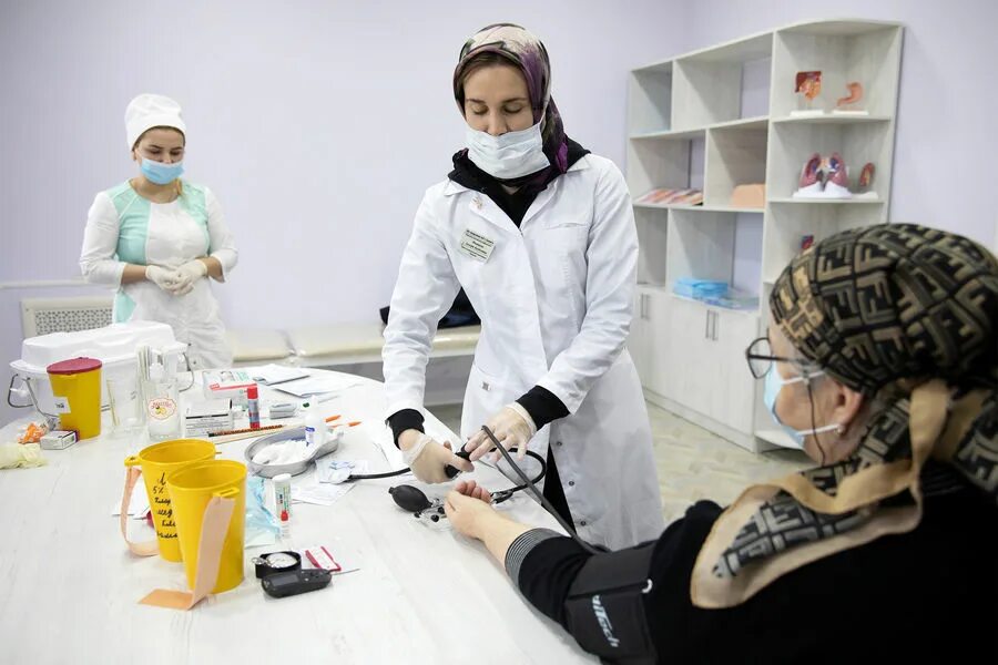 Кома от вакцины. Вакцинация в Чечне. Чечня больница прививка.