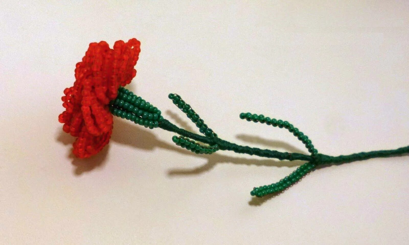 Орден победы поделка. Игрушки из бисера для детей. Поделка российский флаг. Якорь из бусин. Георгиевская лента из бисера.