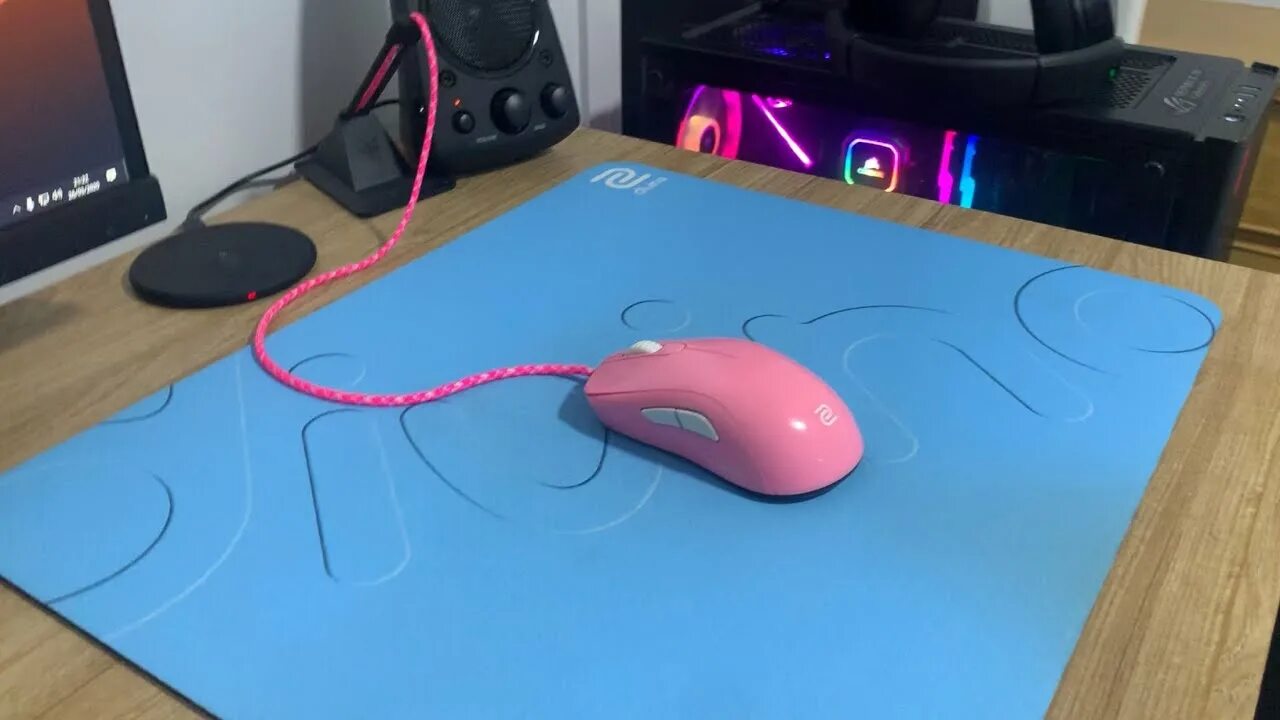 Zowie g sr se. Zowie g-SR Mouse Pad. Zowie Divina Pink коврик. Zowie g-SR Divina Edition. Мышка s2 Zowie розовая.