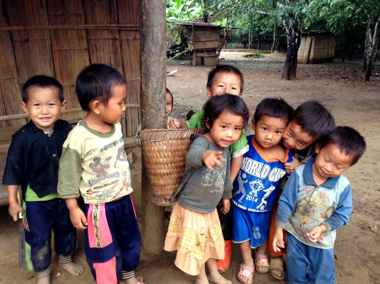 Children village live. UNICEF Лаос. Лаос местное население. Лаос местные жители. Same same Тайланд.