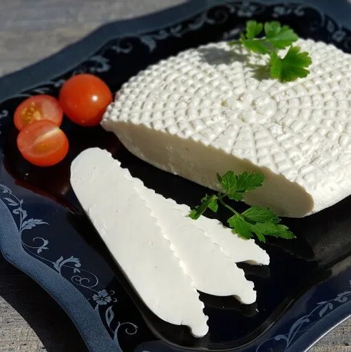 Домашний козий сыр из творога. Козий творожный сыр. Сладкий творожный сыр. Творожный сыр из козьего молока. Сладкие сыры.