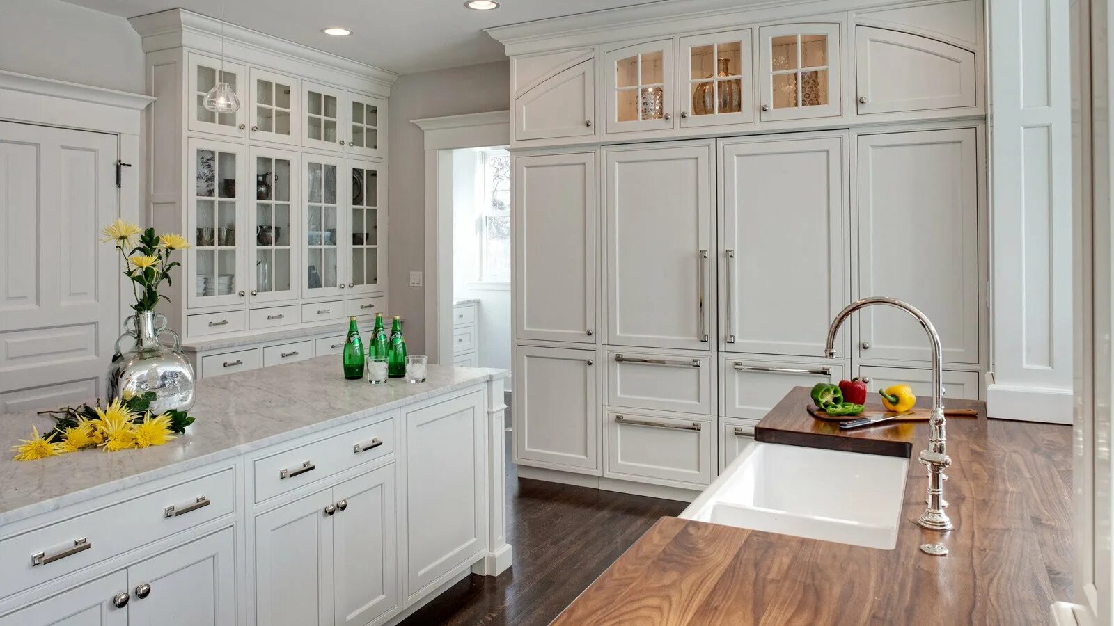 кухня будбин икеа в интерьере. васад для брлой кахный. кухня неоклассика мария белая. белые двери на кухне. кухня икеа будбин белая.