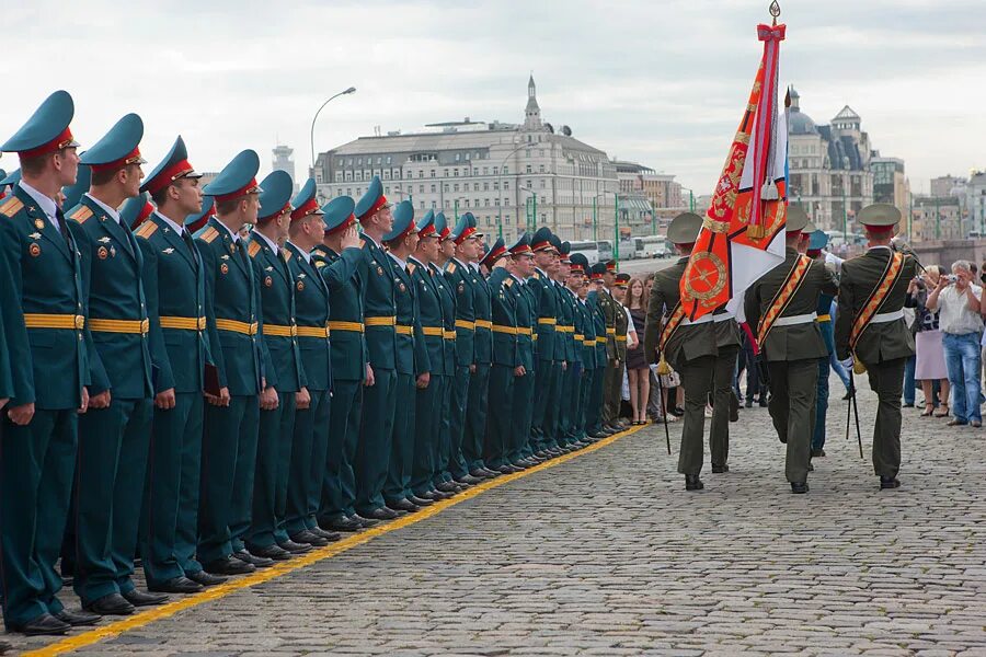 Кремлевское училище. Московское высшее военное командное училище. общевойсковое командное училище москва. московское кремлевское военное училище. выпуск мввку на красной площади.