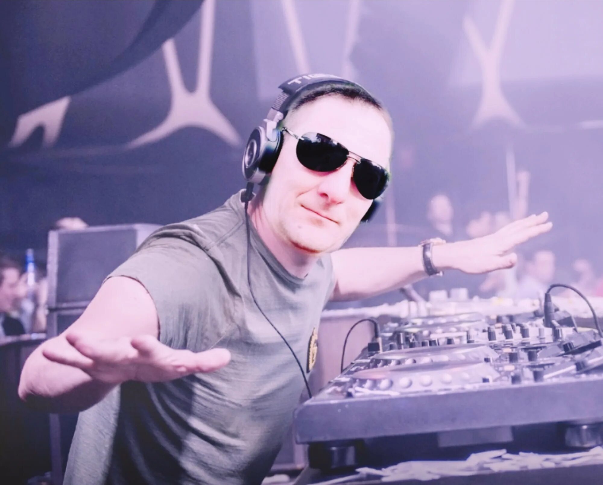 Слушать ди джей. Dj tiesto. tiesto диджей. дж тиесто сейчас. тиесто в молодости.
